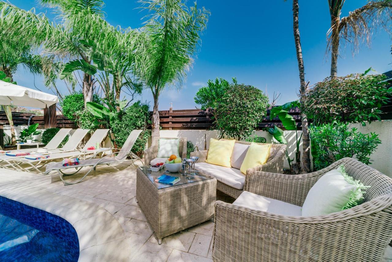 Villa Abbie Паралимни Екстериор снимка